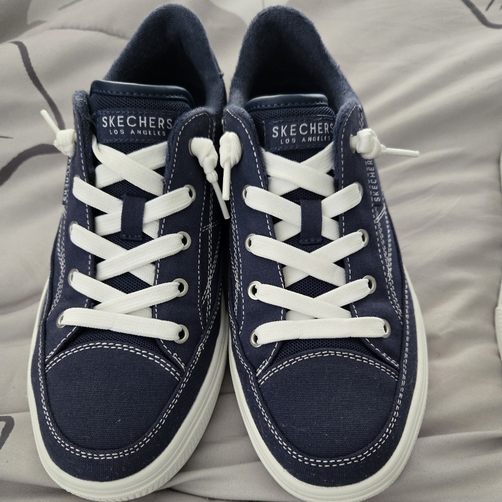 NWOT Skechers Arch Fit Women's Sneakers Navy Blue And White